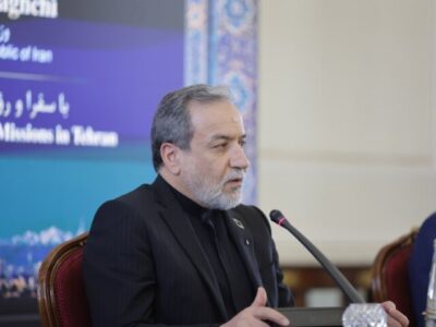 عراقچی: ایران آماده دیپلماسی است؛ پاسخ به گزینه نظامی، محکم‌تر است