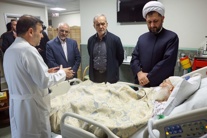 عیادت پزشکیان از حضرت آیت‌الله‌العظمی نوری همدانی