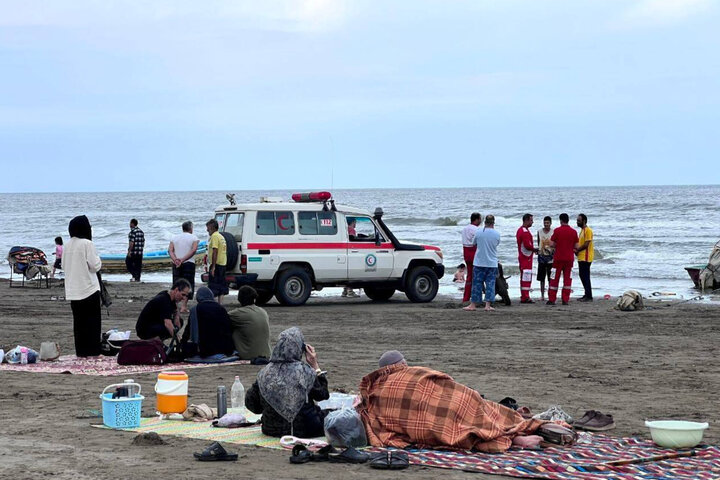 نجات جان ۱۸۰۰ گردشگر تابستانه در سواحل مازندران