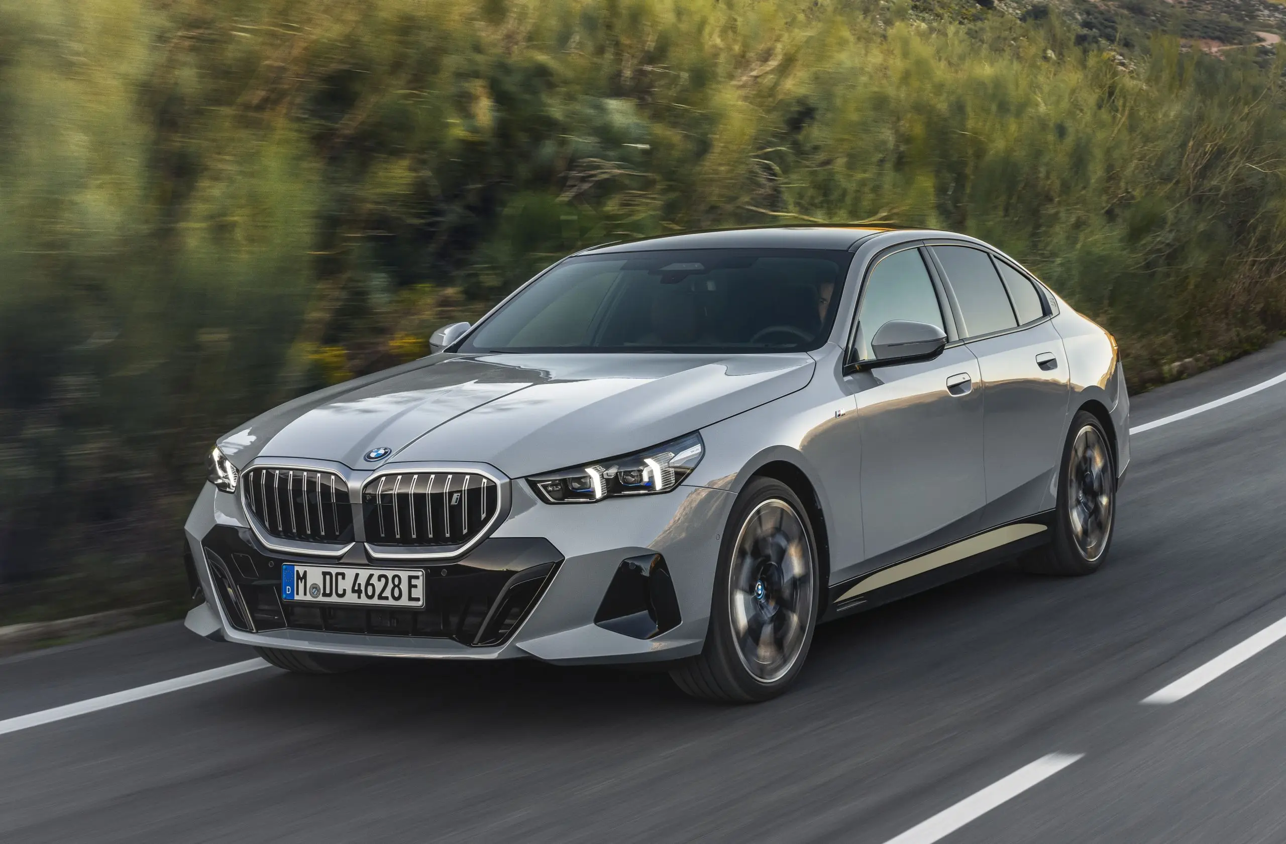 نگران شارژ این 10 خودرو برقی نباشید bmw-i5-edrive40-specs-222