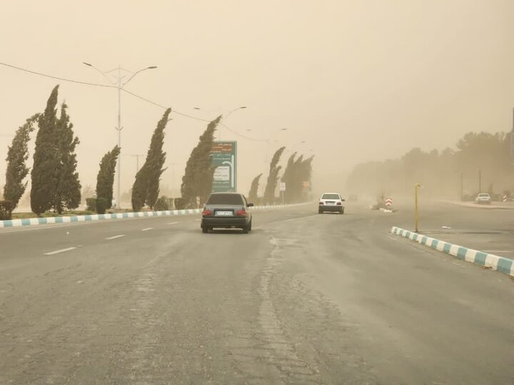 کرمان در محاصره کانون های ریزگرد؛ وقتی نفس ها تنگ می شود