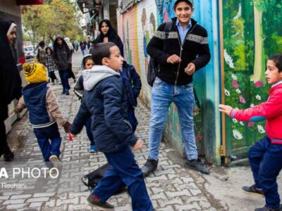 کودکانی که «دست‌بزن» دارند؛ چگونه با این مشکل برخورد کنیم؟